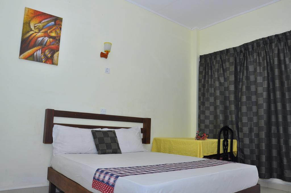 Blumarine Guest House Negombo Zimmer foto
