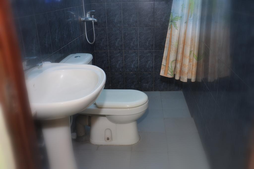 Blumarine Guest House Negombo Zimmer foto
