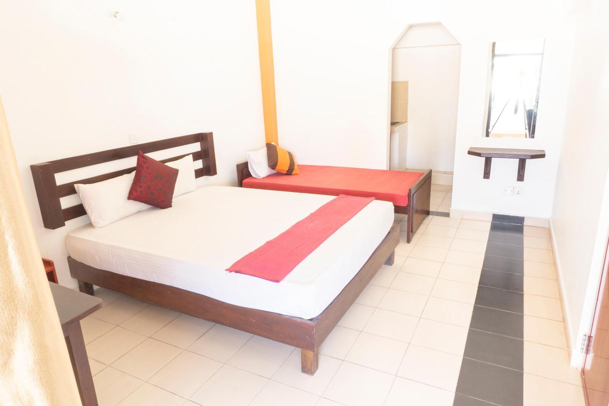 Blumarine Guest House Negombo Exterior foto