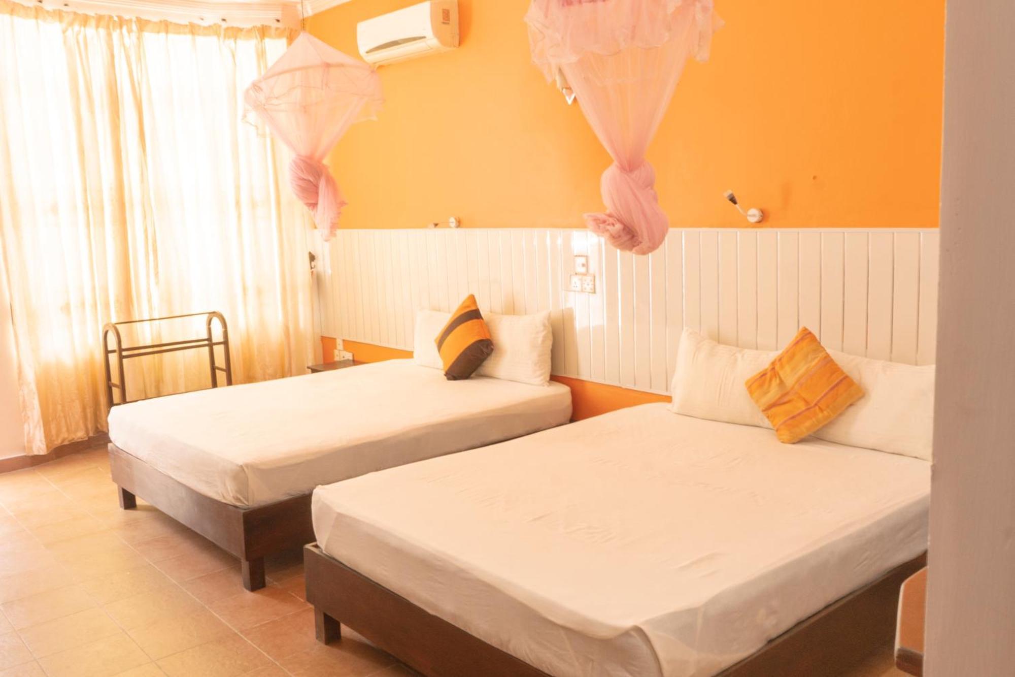 Blumarine Guest House Negombo Exterior foto